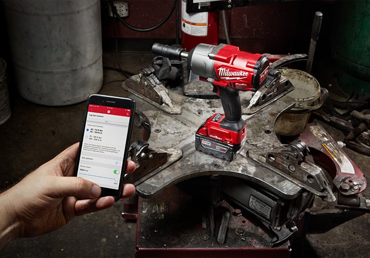 M18 FUEL™ ½” Ext. Anvil Controlled Torque Impact Wrench w/ONE-KEY™ Image 3